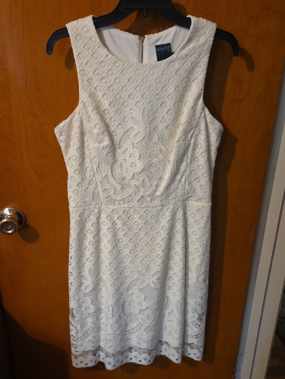 Gabby Skye White Sleeveless Lace Midi Dress